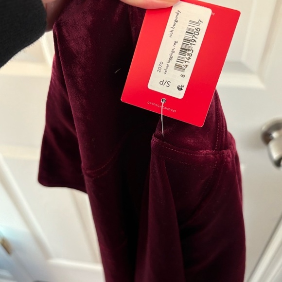 NWT Spanx Velvet Leggings in Rich Burgundy - Picture 6 of 7
